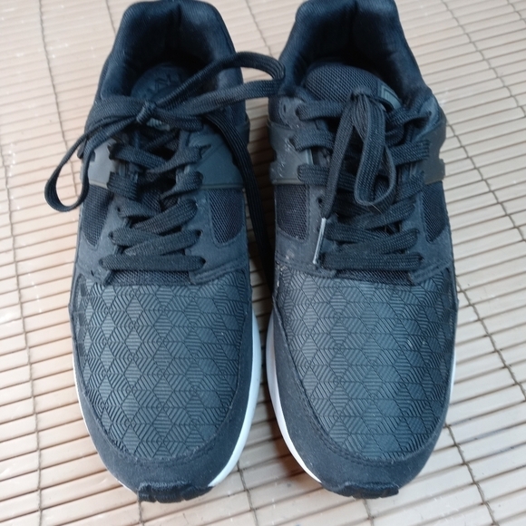 Puma Arial womens Size 7.5 Black/White Casual Running Shoes 4600001033. 314pm - Picture 3 of 10